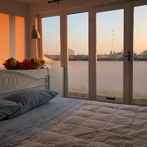 Charming 1-bed In Appartamento